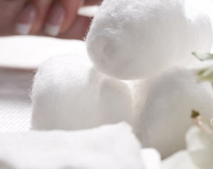INTRINSICS TRIPLE SIZED ORGANIC COTTON BALLS IN A 100 COUNT RE-SEALABLE BAG
